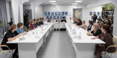 Вера Емельянова провела встречу с общественными помощниками - 2025-12-18 08:35:00 - 2