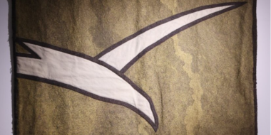 Фрагмент легендарного занавеса с эмблемой «Чайка» представлен в псковском музее - 2025-12-23 11:35:00 - 3