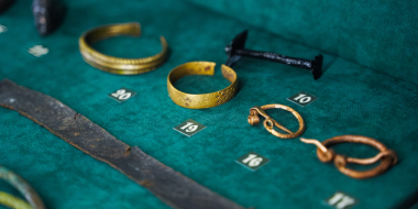 Выставка к 90-летию начала исследований Кремля открылась в Псковском музее - 2025-12-23 10:35:00 - 2