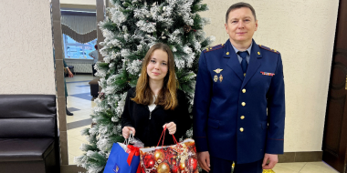 Начальник областного УФСИН исполнил новогоднее желание 12-летней Ярославы - 2025-12-24 10:35:00 - 2