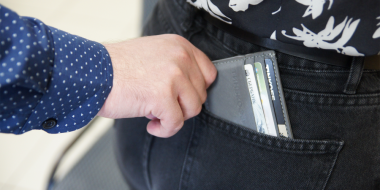 Житель Дно обокрал бывшую жену - 2025-12-29 16:35:00 - 2