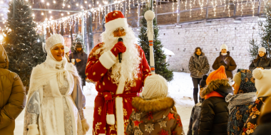 Спектакль «Когда украшают ёлки» прошел в самом сердце Псковского кремля - 2026-01-11 09:05:00 - 2