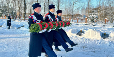 Полицейские почтили память Михаила Русакова, погибшего в боях за Великие Луки - 2026-01-19 10:35:00 - 2