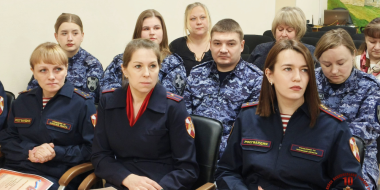 Сотрудников подразделения лицензионно-разрешительной работы поздравили в Пскове - 2026-02-12 17:05:00 - 2