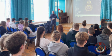 Сотрудники Росгвардии встретились со школьниками в Опочке - 2026-02-14 17:05:00 - 2