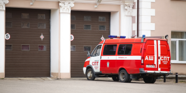 Экстренные службы ликвидируют последствия атаки на нефтебазу в Великих Луках - 2026-02-19 02:46:00 - 2