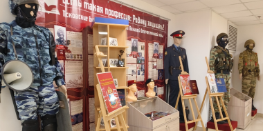 В Псковской областной библиотеке им. Курбатова открылась экспозиция Росгвардии - 2026-03-01 12:05:00 - 2