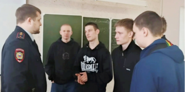 Полицейский провел беседу с учащимися Великолукского политехнического колледжа - 2026-03-03 12:05:00 - 2