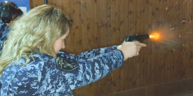 В Росгвардии Псковской области прошли соревнования по стрельбе среди женщин - 2026-03-06 10:05:00 - 2