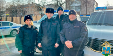 Великолукские полицейские пришли на помощь автолюбителю - 2026-03-12 14:35:00 - 2