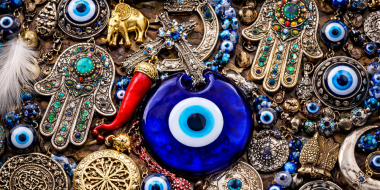 Россияне стали активно скупать талисманы от сглаза - 2026-03-12 20:05:00 - 2