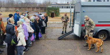 В рамках акции «Дни Росгвардии» юные псковичи познакомились с работой ведомства - 2026-03-28 18:05:00 - 2