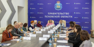 Стратегию поддержки старшего поколения обсудили в Правительстве региона - 2026-04-13 13:05:00 - 2