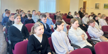 Полицейские встретились с воспитанниками Великолукской школы-интерната - 2026-04-17 14:05:00 - 2