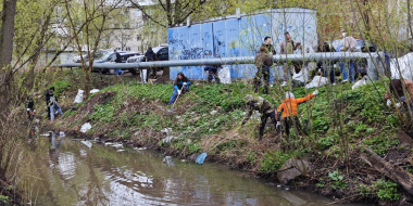 Берега Старореченского ручья очистили в Великих Луках - 2026-04-20 17:05:00 - 2