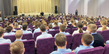 Великолукские полицейские посетили инженерно-экономический лицей и школу №17 - 2026-04-28 11:35:00 - 2