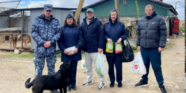 Сотрудники УИИ и осужденные посетили великолукский приют для животных - 2026-04-30 12:35:00 - 2
