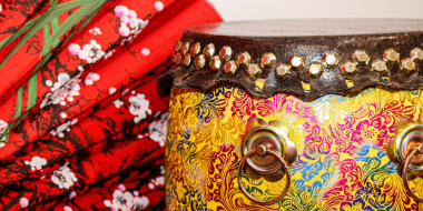 Выставка колоритных музыкальных инструментов открылась в Пскове - 2026-04-30 13:35:00 - 2