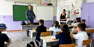 Сотрудники ИК-6 провели урок Мужества для пятиклассников - 2026-05-10 11:05:00 - 2