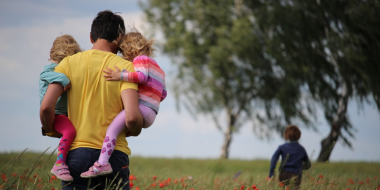 Родителям двойни разрешат одновременно уходить в декрет - 2026-05-13 19:05:00 - 2