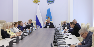 Комитет поддержал меры поддержки педагогов и НКО - 2026-05-27 16:05:00 - 2