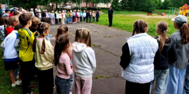 В Великих Луках полицейские посетили пришкольные лагеря - 2026-06-17 11:35:00 - 2