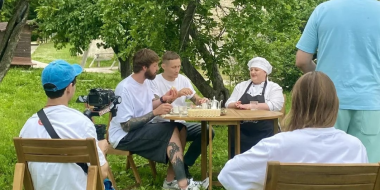 Съёмки кулинарного трэвел-шоу «Повара на колесах» проходят в изборском музее - 2026-07-02 16:35:00 - 2