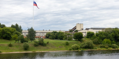 Флаг России на 50-метровом флагштоке подняли над Псковом - 2026-07-24 09:05:00 - 2