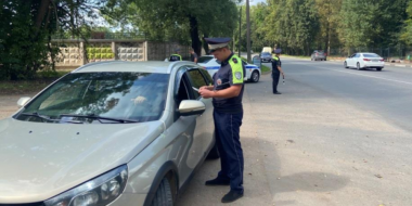 В Великих Луках проконтролировали обеспечение безопасности детей-пассажиров - 2026-08-10 09:35:00 - 2