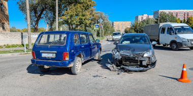 В Великих Луках на одном перекрестке произошли две аварии - 2026-09-09 15:55:00 - 2