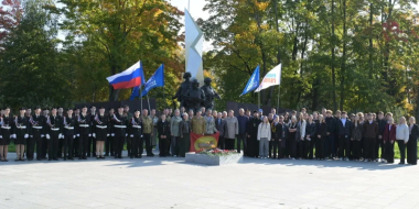 В Великих Луках состоялось торжественное возложение цветов - 2026-09-30 16:35:00 - 2