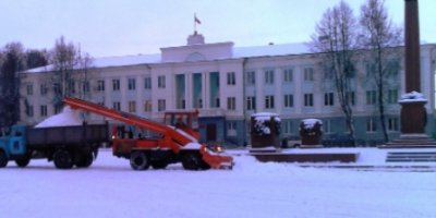 Коммунальные службы продолжают уборку снега в Великих Луках - 2022-01-17 14:05:00 - 2