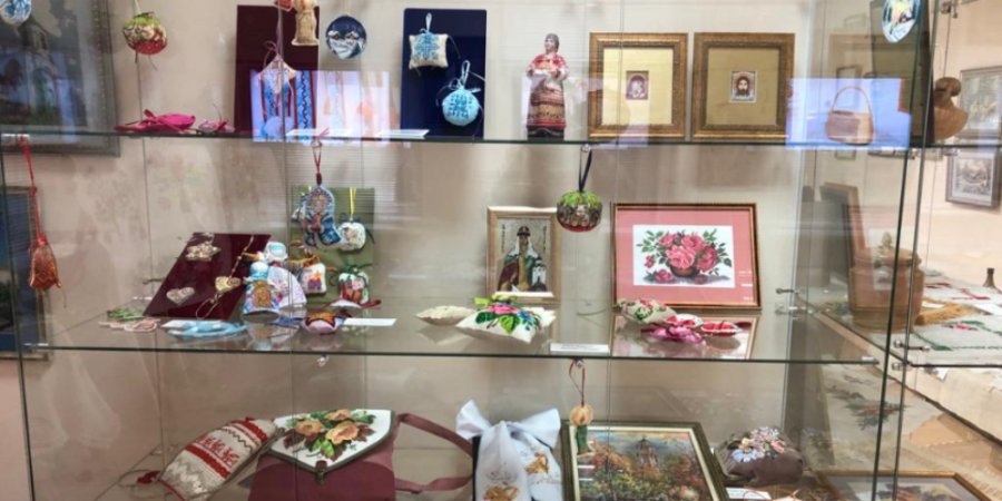 Выставка «Такая разная вышивка…» открыта в Пскове 