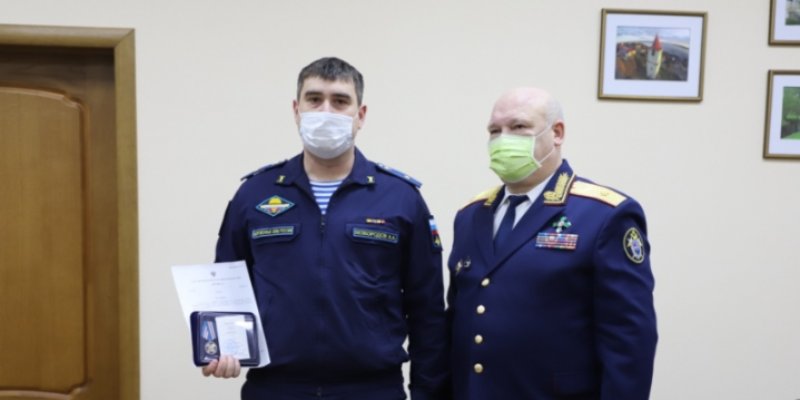 Полицейский, спасший ребенка, награжден медалью "Доблесть и отвага" СК России