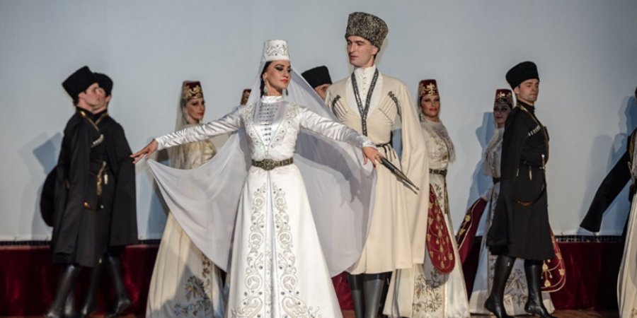 Ансамбль танца «Алан» впервые выступит на Псковской сцене