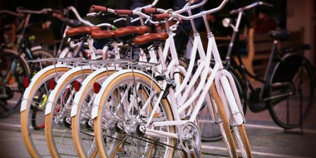 Два украденных велосипеда разыскивают в Великих Луках