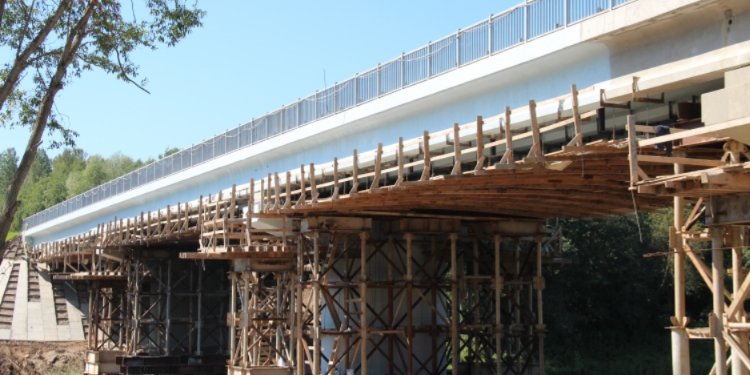 Продолжается капитальный ремонт моста в Дновском районе - 2022-08-09 11:05:00 - 1