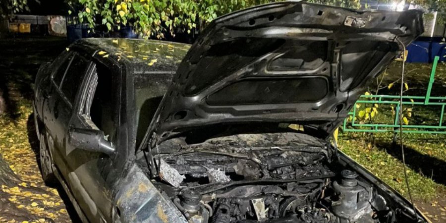 Машина сгорела в Великих Луках - 2022-09-26 12:34:00 - 1