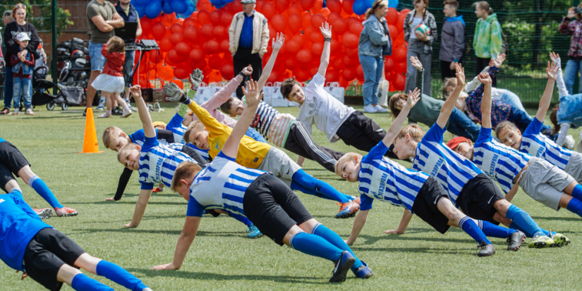 Спортивный праздник для детей прошел на Дятлинке в Великих Луках - 2023-06-01 15:10:00 - 1