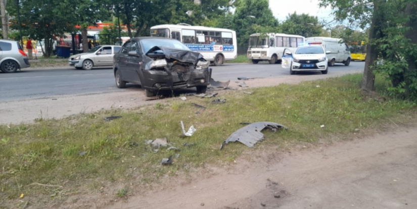 В Пскове пьяный водитель сбил полицейского и совершил несколько ДТП - 2023-06-01 10:35:00 - 1