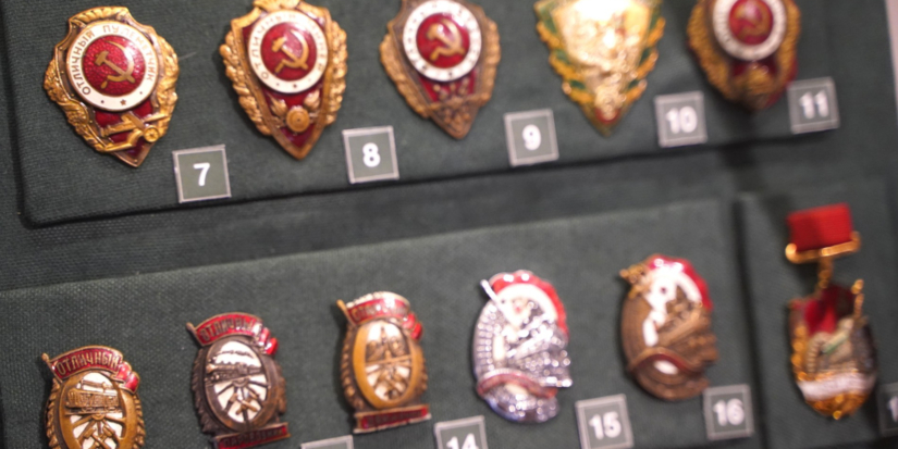 Псковский музей презентовал уникальные ордена и медали из фонда фалеристики - 2023-09-26 11:35:00 - 1