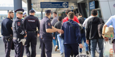 Псковские полицейские реадмиссировали 29 иностранцев, находящихся в РФ незаконно - 2023-09-21 16:05:00 - 1