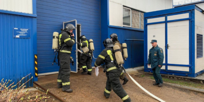 В Великих Луках прошли пожарно-спасательные учения за заводе - 2024-04-09 13:35:00 - 1
