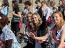 Традиционное шествие выпускников 11-х классов прошло в Пскове - 2022-05-25 16:35:00 - 7