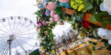 В Великолукском парке отдыха установили цветочную фотоарку - 2021-04-06 12:47:00 - 2
