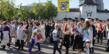 Традиционное шествие выпускников 11-х классов прошло в Пскове - 2022-05-25 16:35:00 - 2