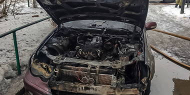 «Mercedes Benz» загорелся из-за короткого замыкания в Пскове - 2023-01-24 12:05:00 - 2