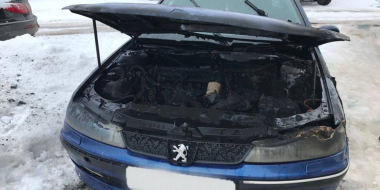 Из-за короткого замыкания в Великих Луках сгорел автомобиль - 2023-03-06 10:05:00 - 2