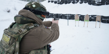 Сотрудники псковского СОБР отработали навыки стрельбы из различных видов оружия - 2023-12-01 17:06:00 - 2