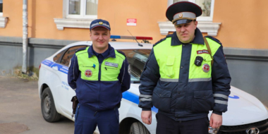 Полицейские эвакуировали жильцов из горящей многоэтажки в Пскове - 2024-04-12 12:05:00 - 2